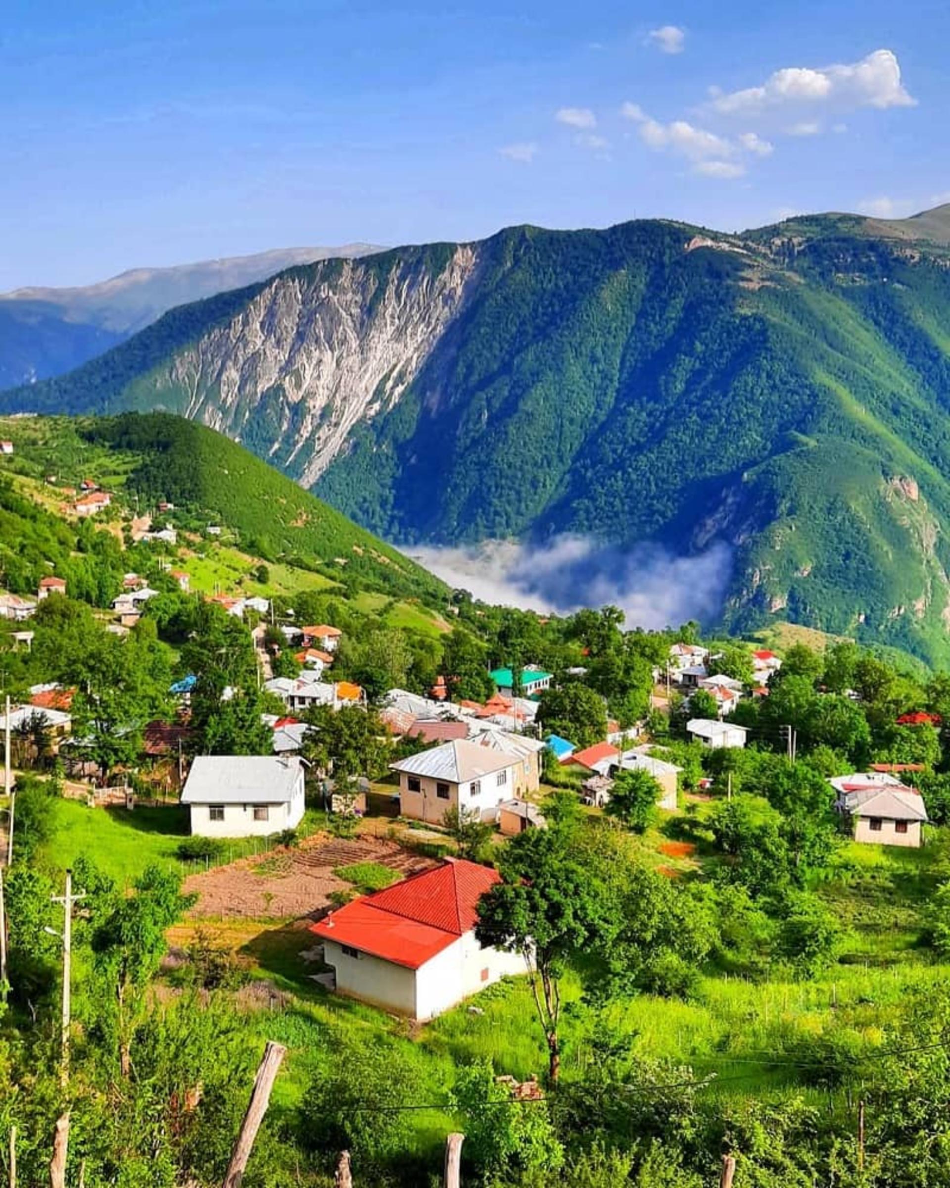 روستای ایزکی در تابستان