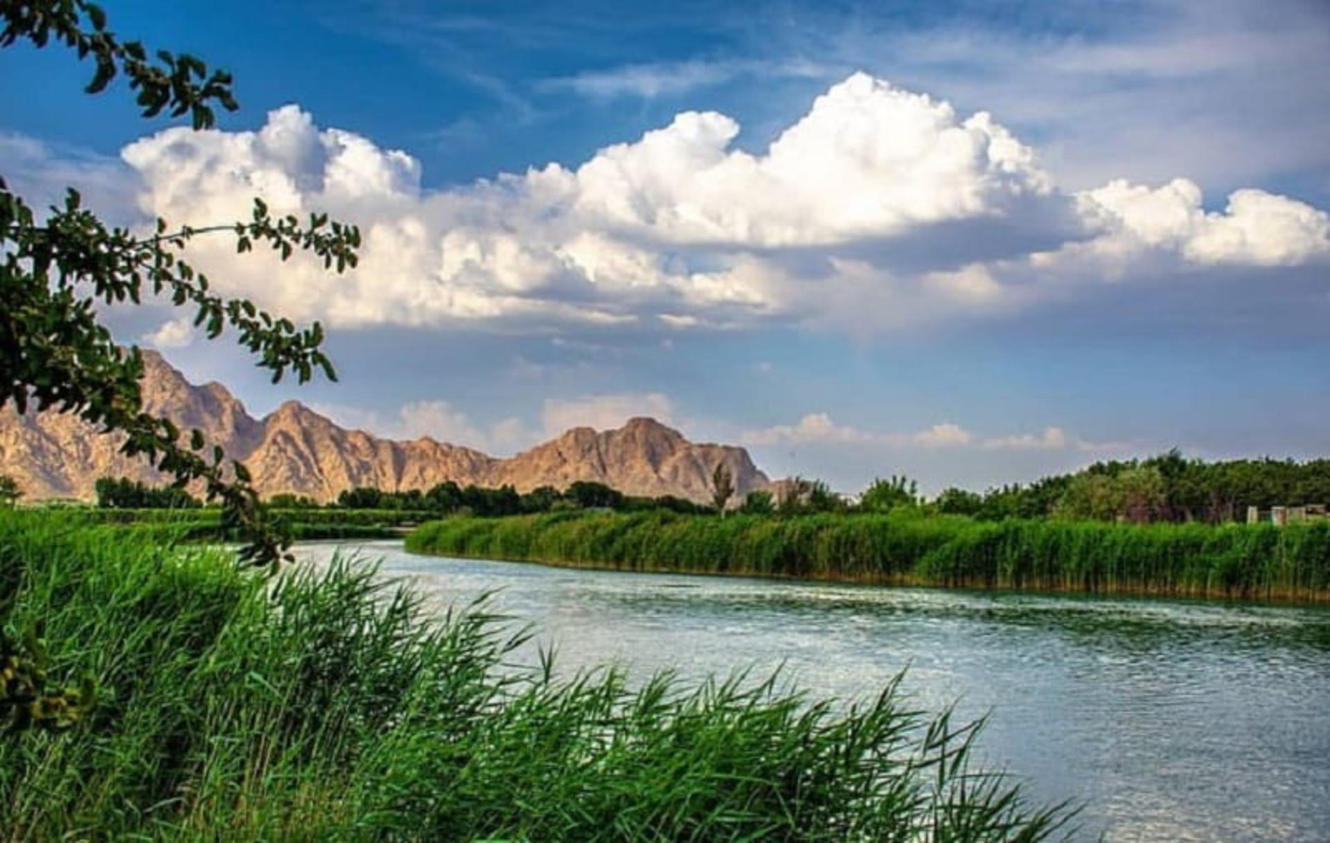 آسمان ابری بر فراز زاینده رود قدیم