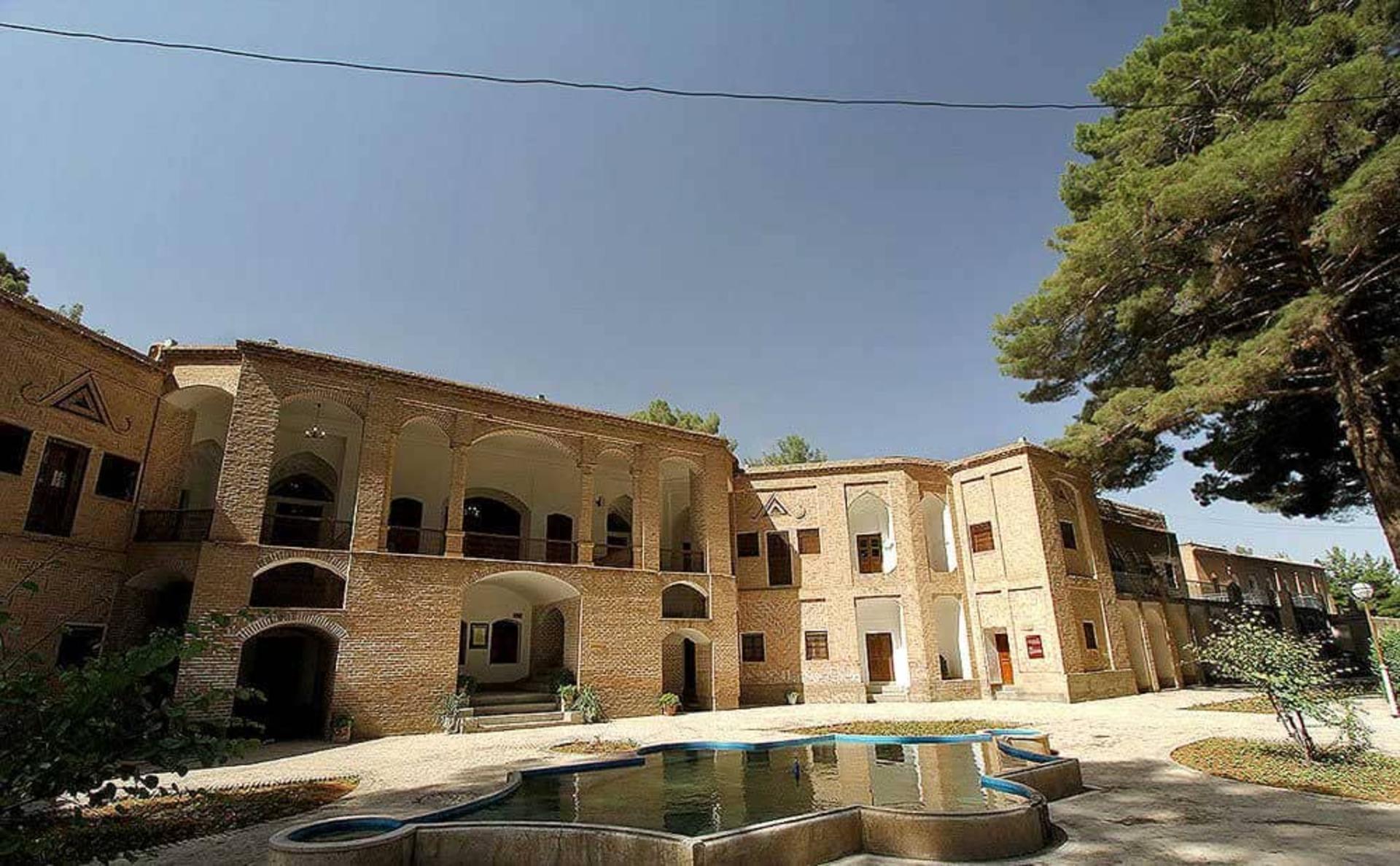 حوض باغ اکبریه