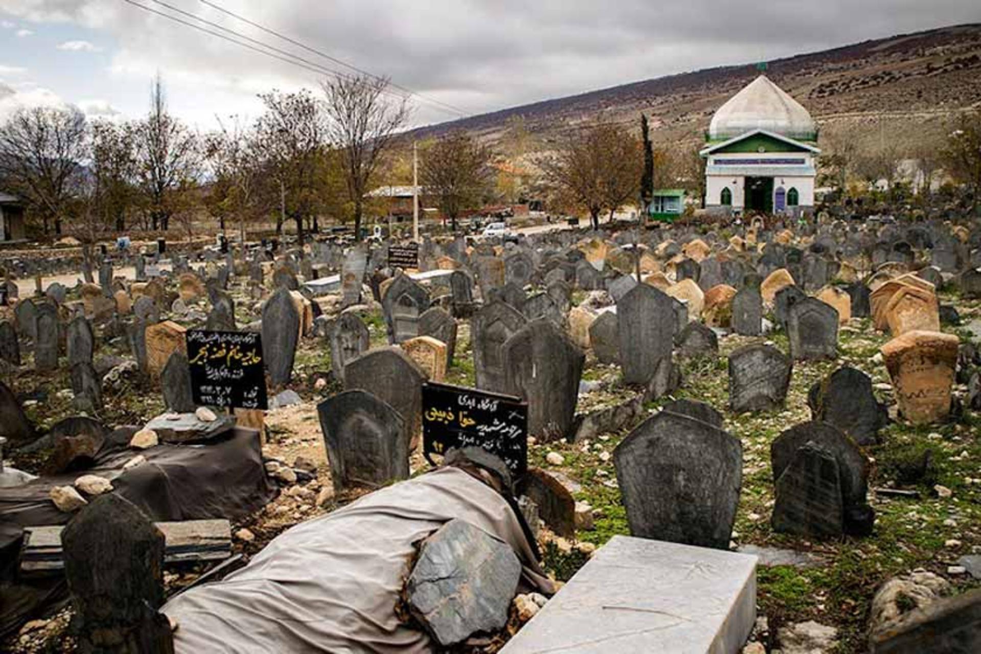 قبرستان سفید چاه و امامزاده آن