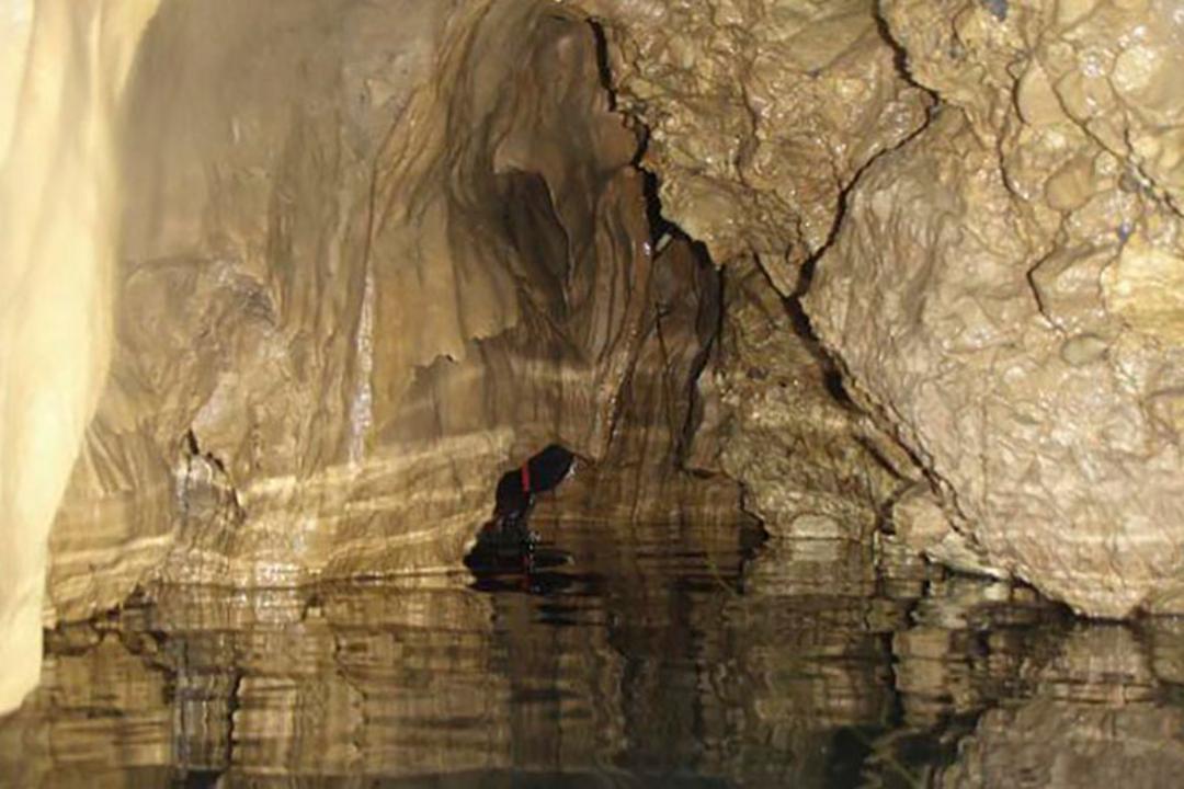 غار آبی دانیال