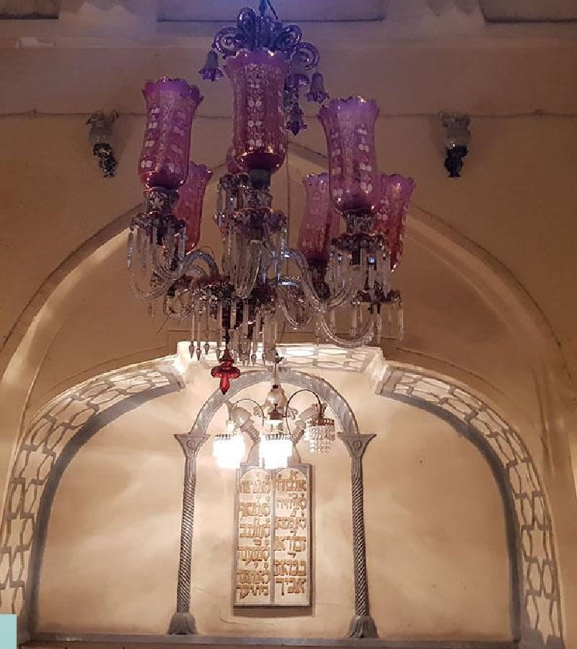 موارد حک شده روی دیوار