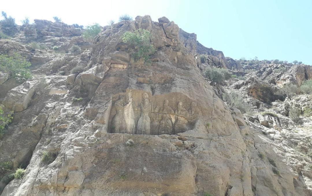 نقش برجسته باستانی در تنگ تیزاب شیراز