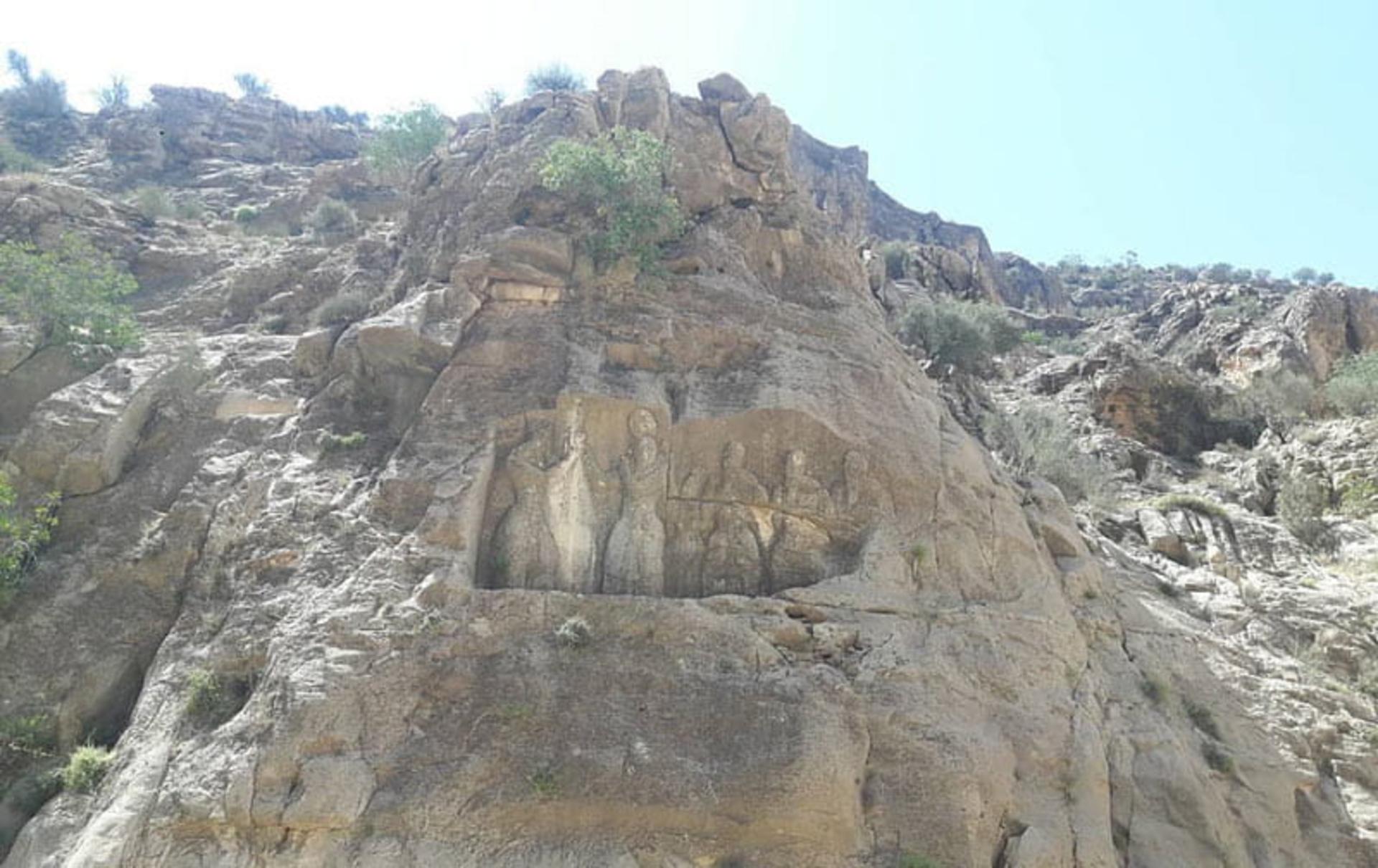 نقش برجسته باستانی در تنگ تیزاب شیراز
