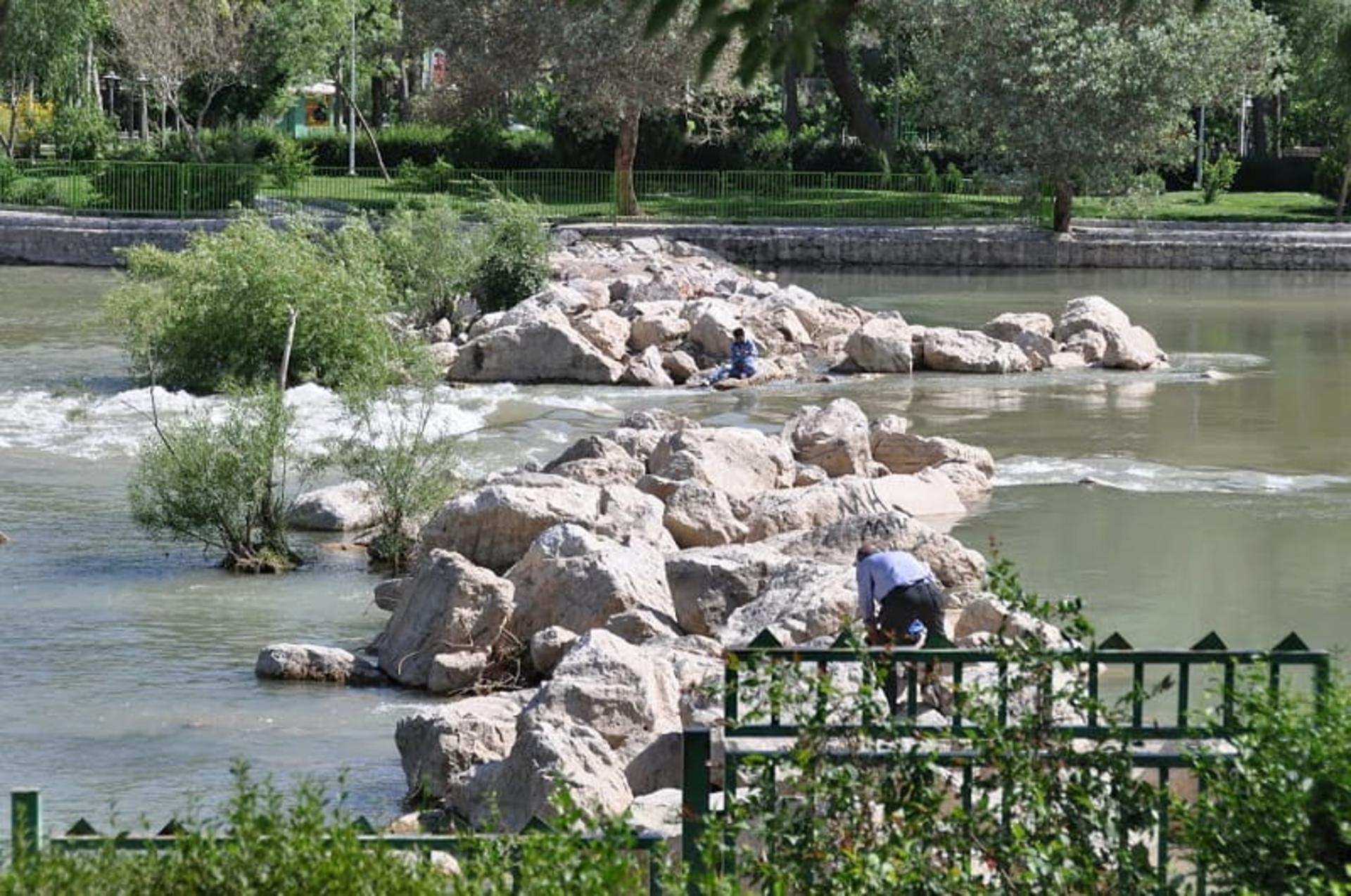 زاینده رود خروشان