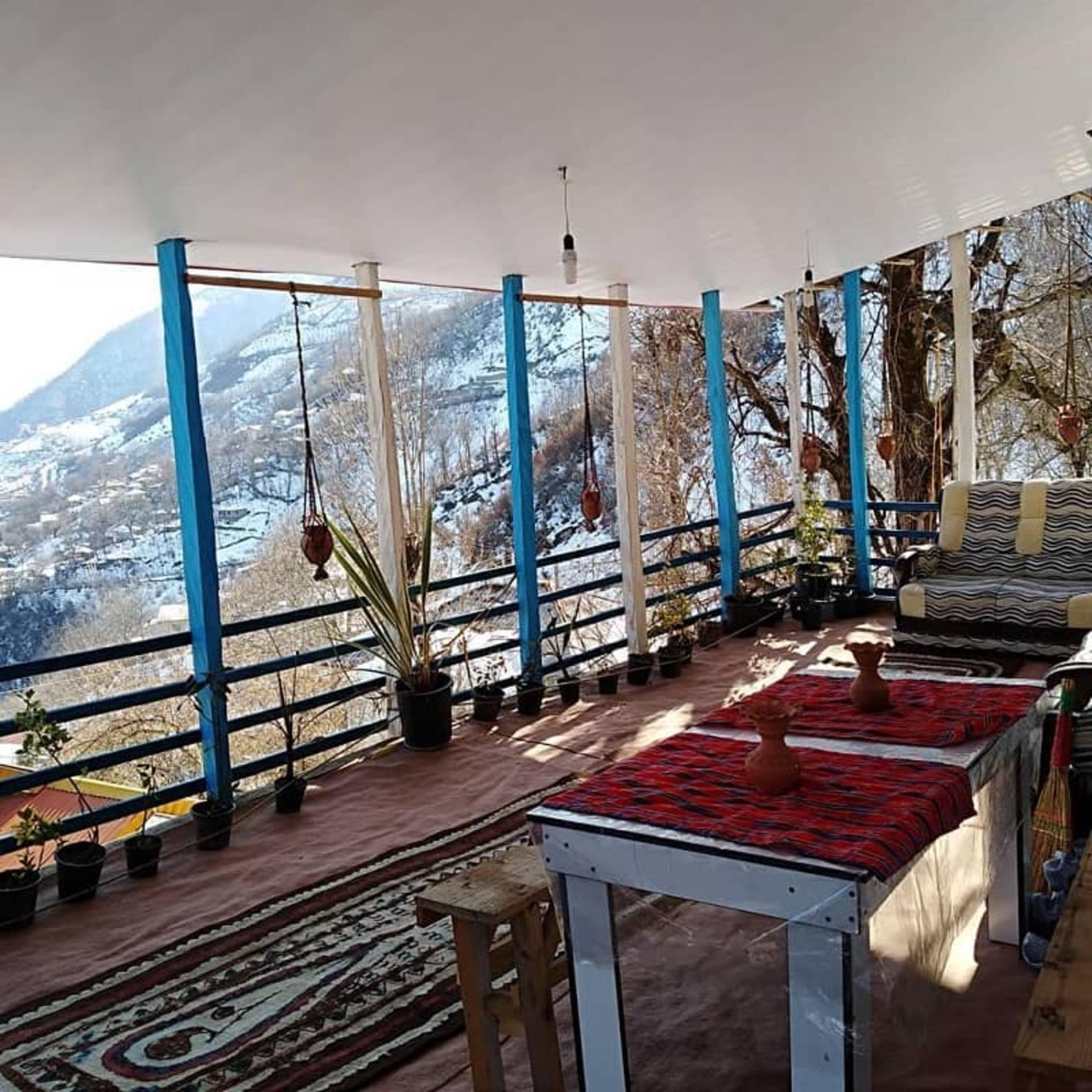 نمایی از ایوان اقامتگاه