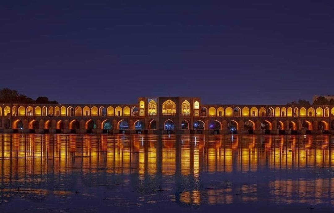 نورپردازی پل خواجو اصفهان در شب