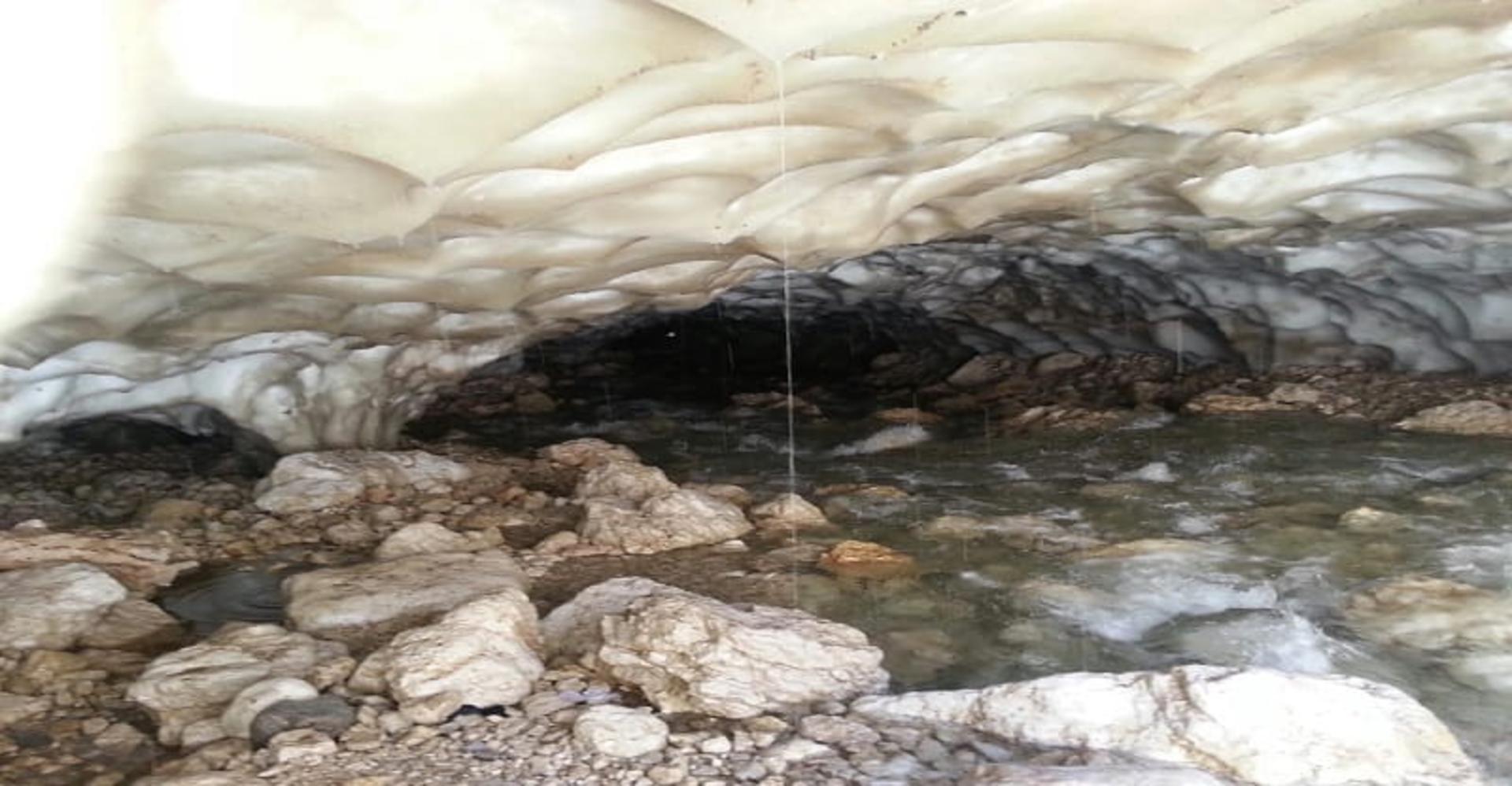 نمای داخل غار