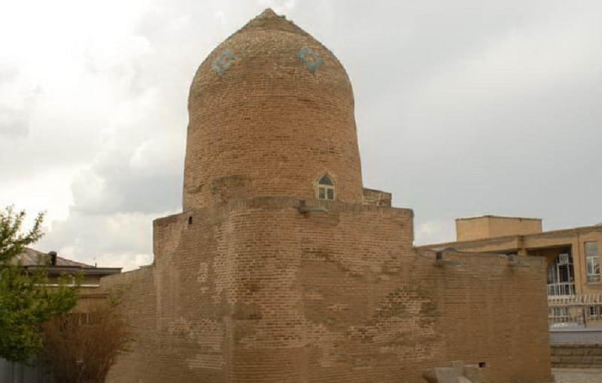 نمای گنبد از آرامگاه استر و مردخای