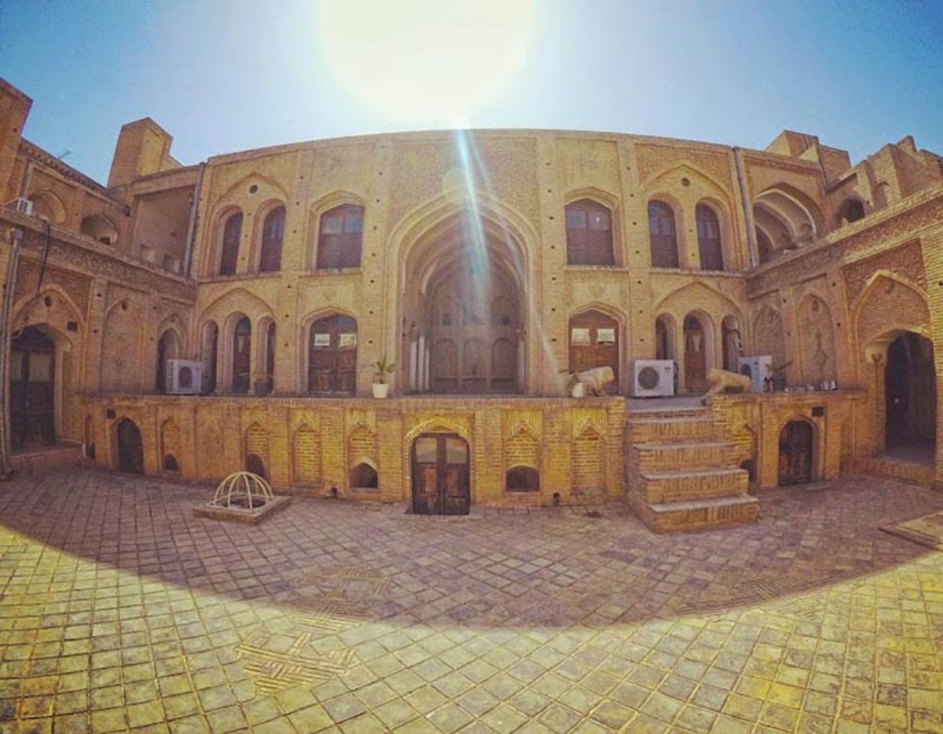 محوطه خانه تیزنو