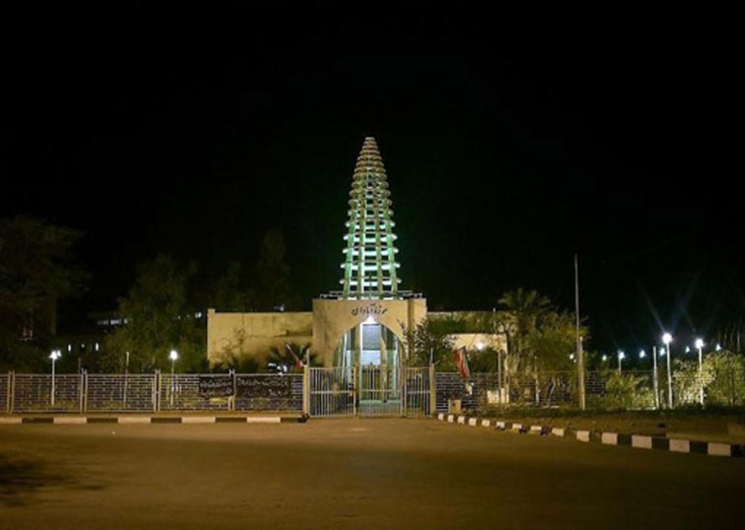 چشم‌انداز موزه آبادان در شب