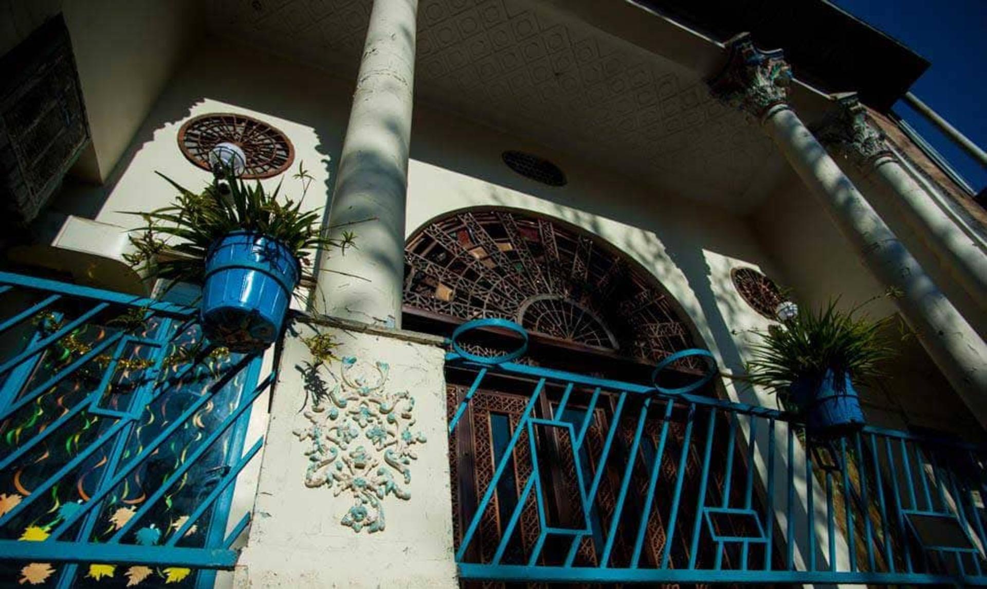 ایوان خانه مهرانگیز