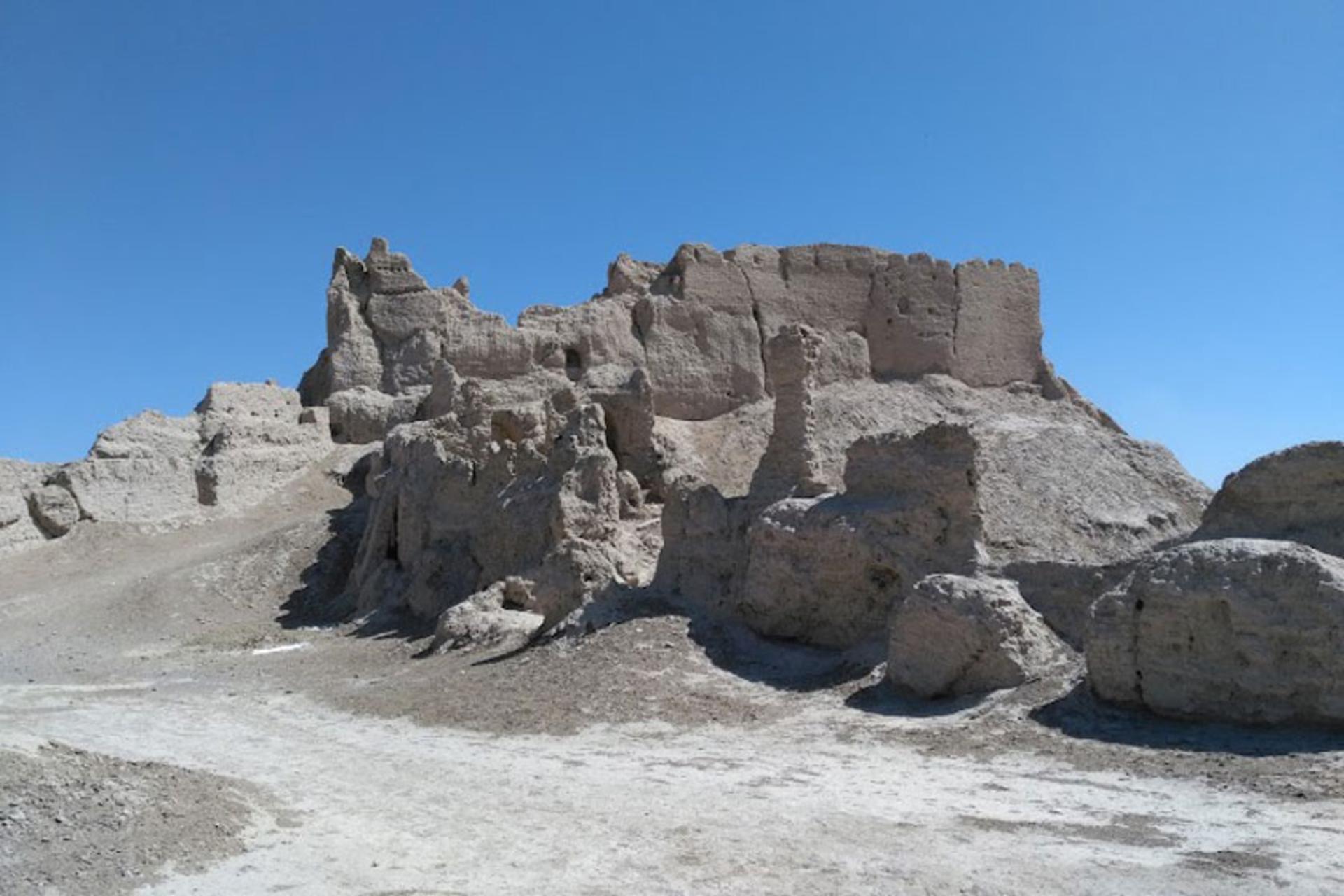 بنای تاریخی قلعه بمپور