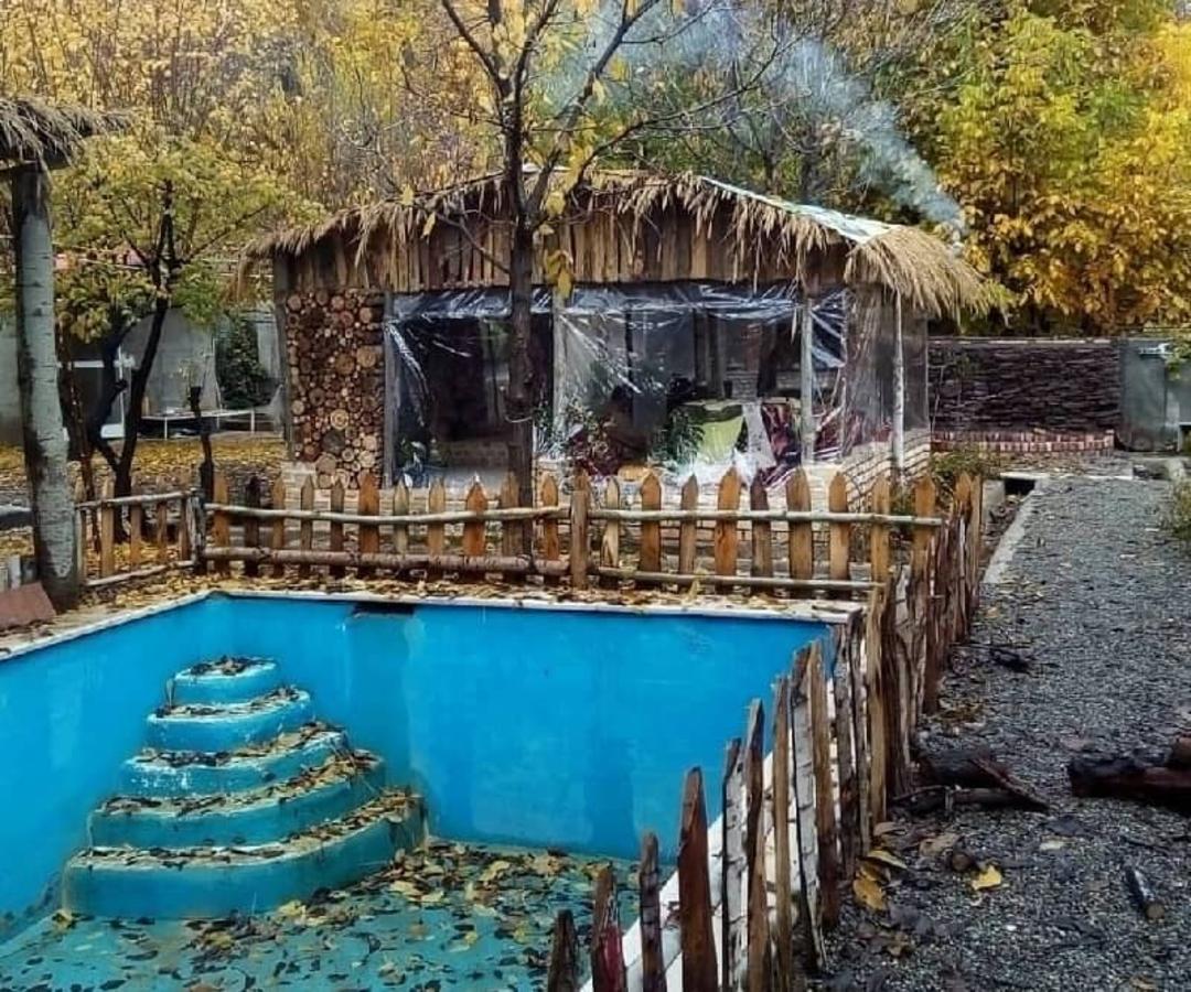 باغ خانوادگی کلبه کنار رود
