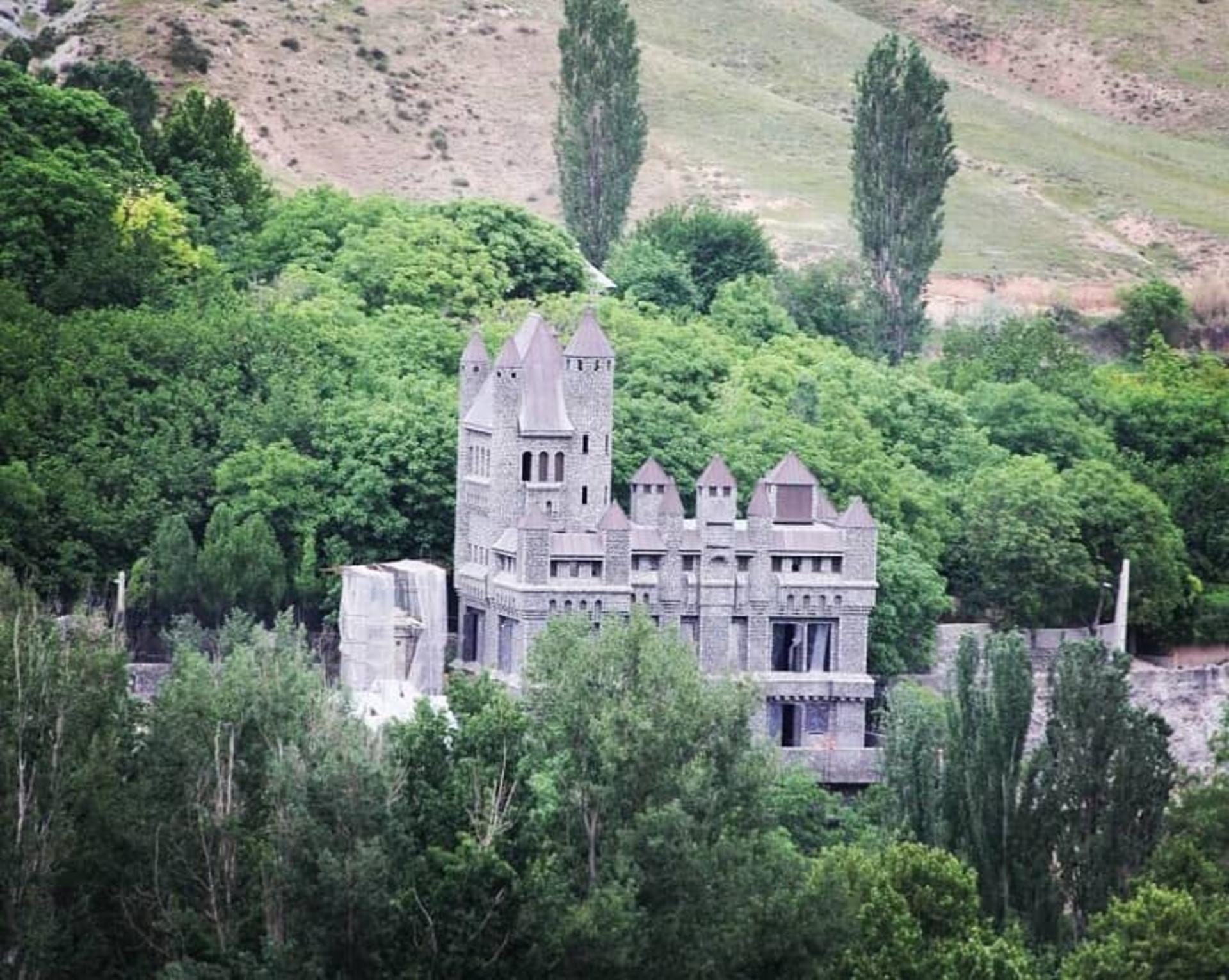 قلعه آغشت