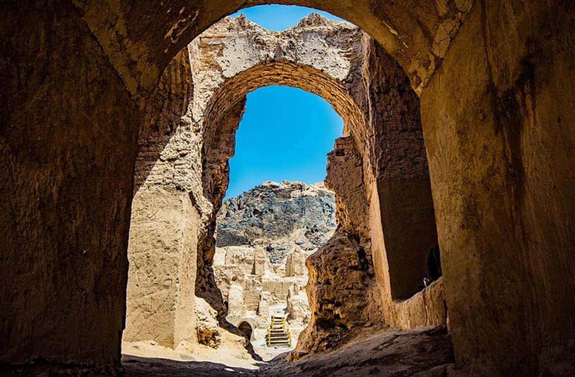 ردپای تاریخ در کوه خواجه