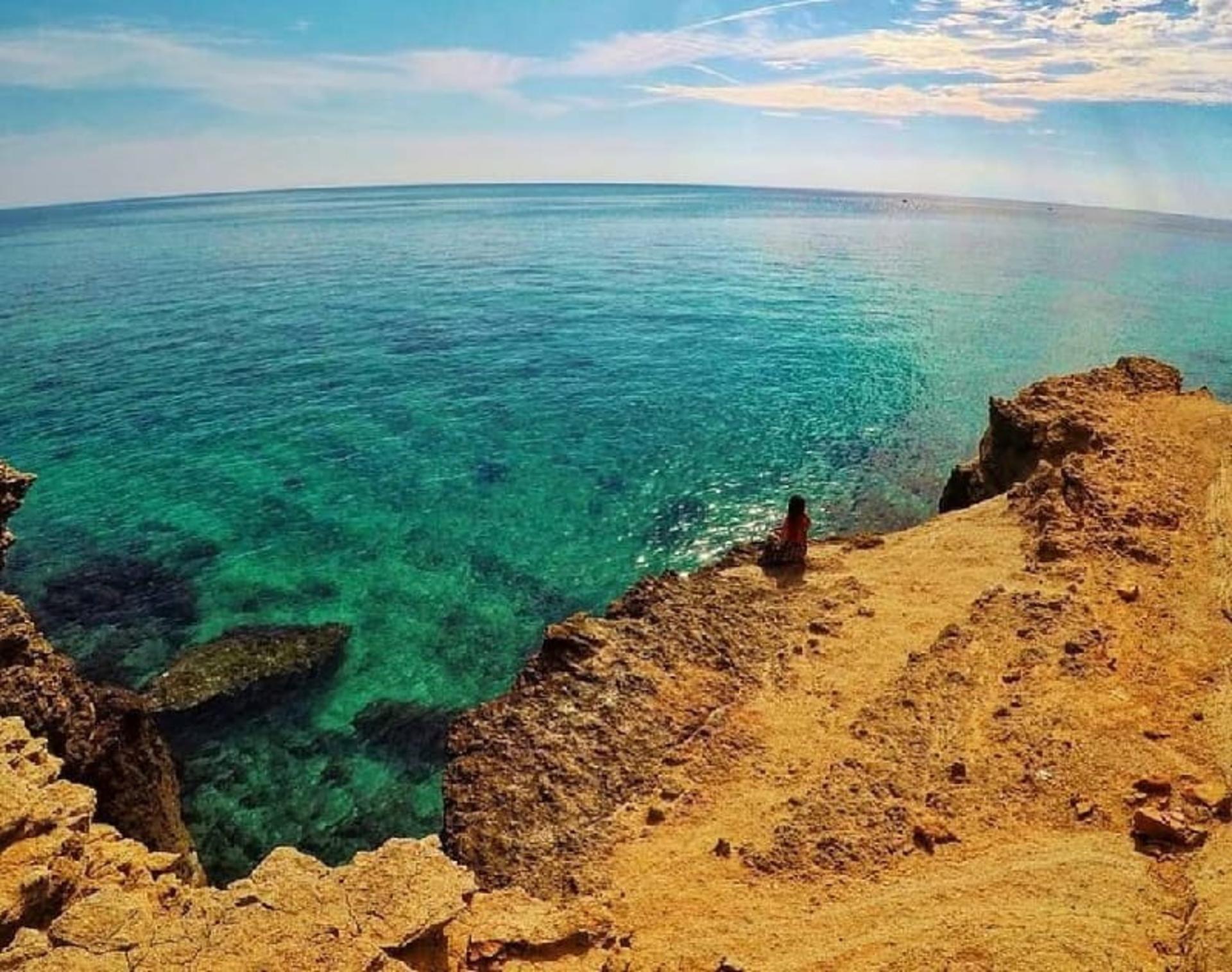 ساحل صخره ای جزیره هنگام