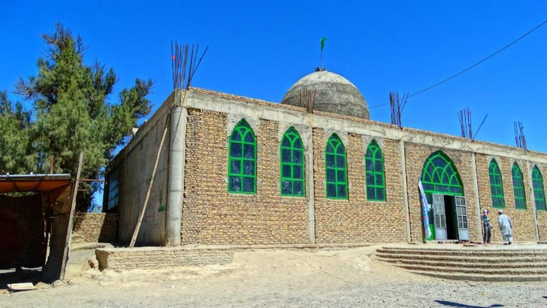 ورودی ساختمان اصلی زیارتگاه بی بی دوست
