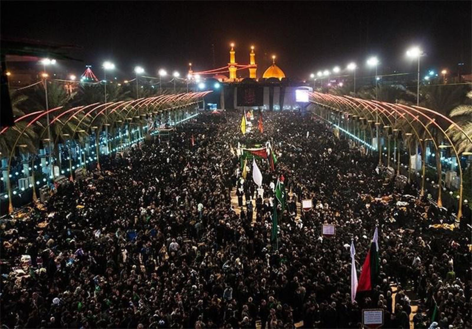 تجمع زائران در بین الحرمین