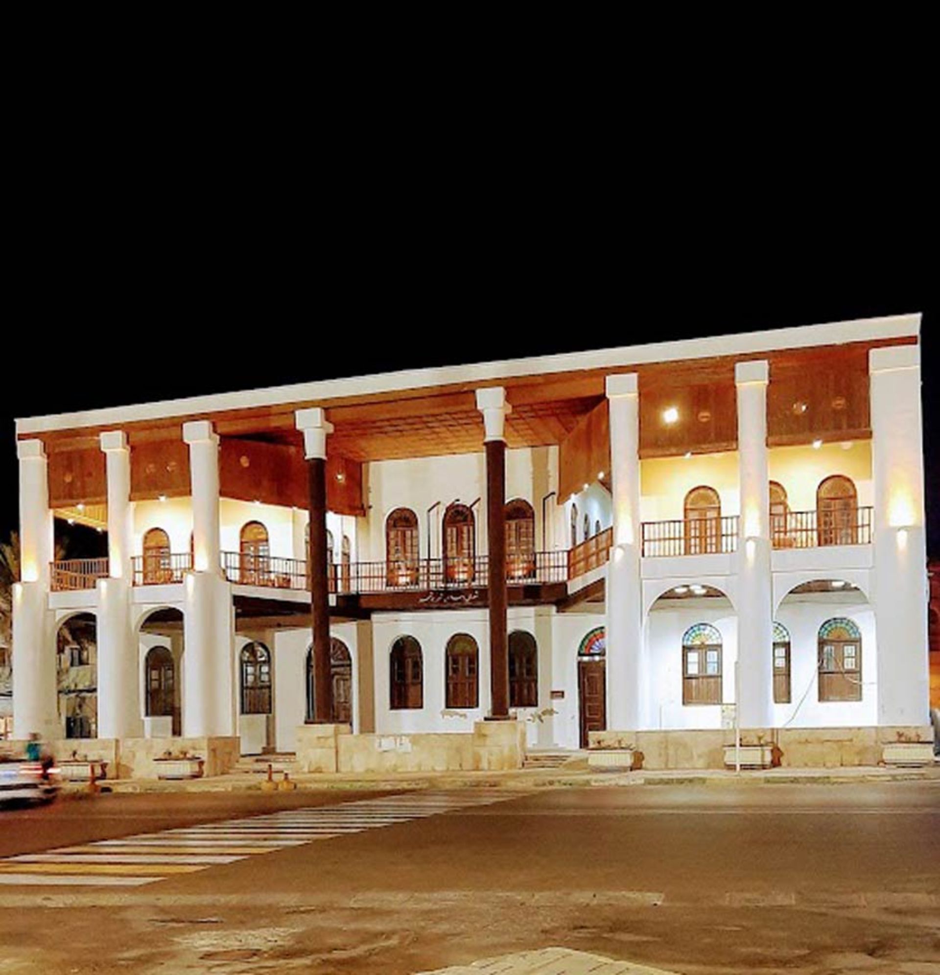 نورپردازی عمارت امیریه در شب