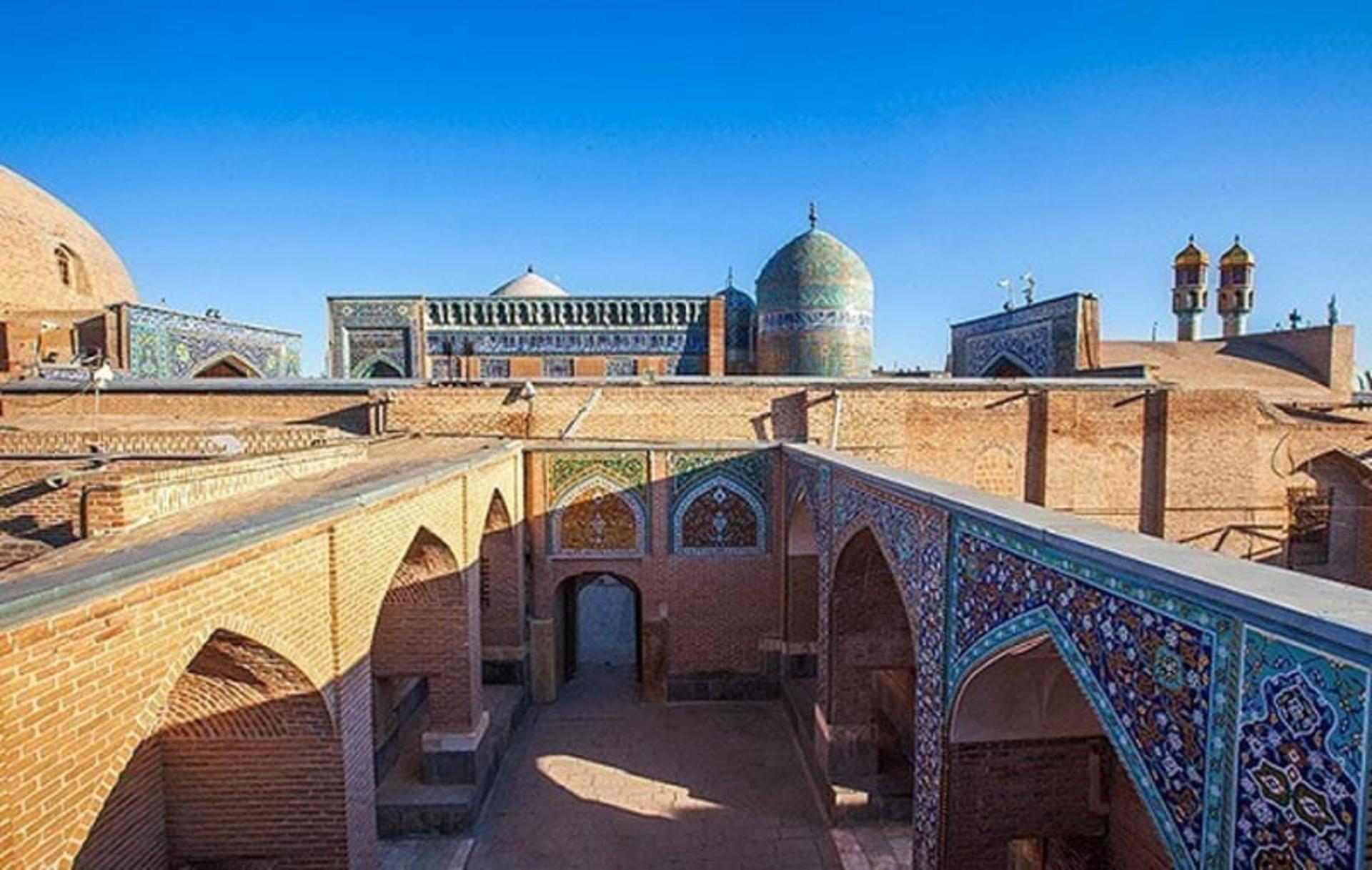 دروازه عالی قاپو در اردبیل از نمای بالا