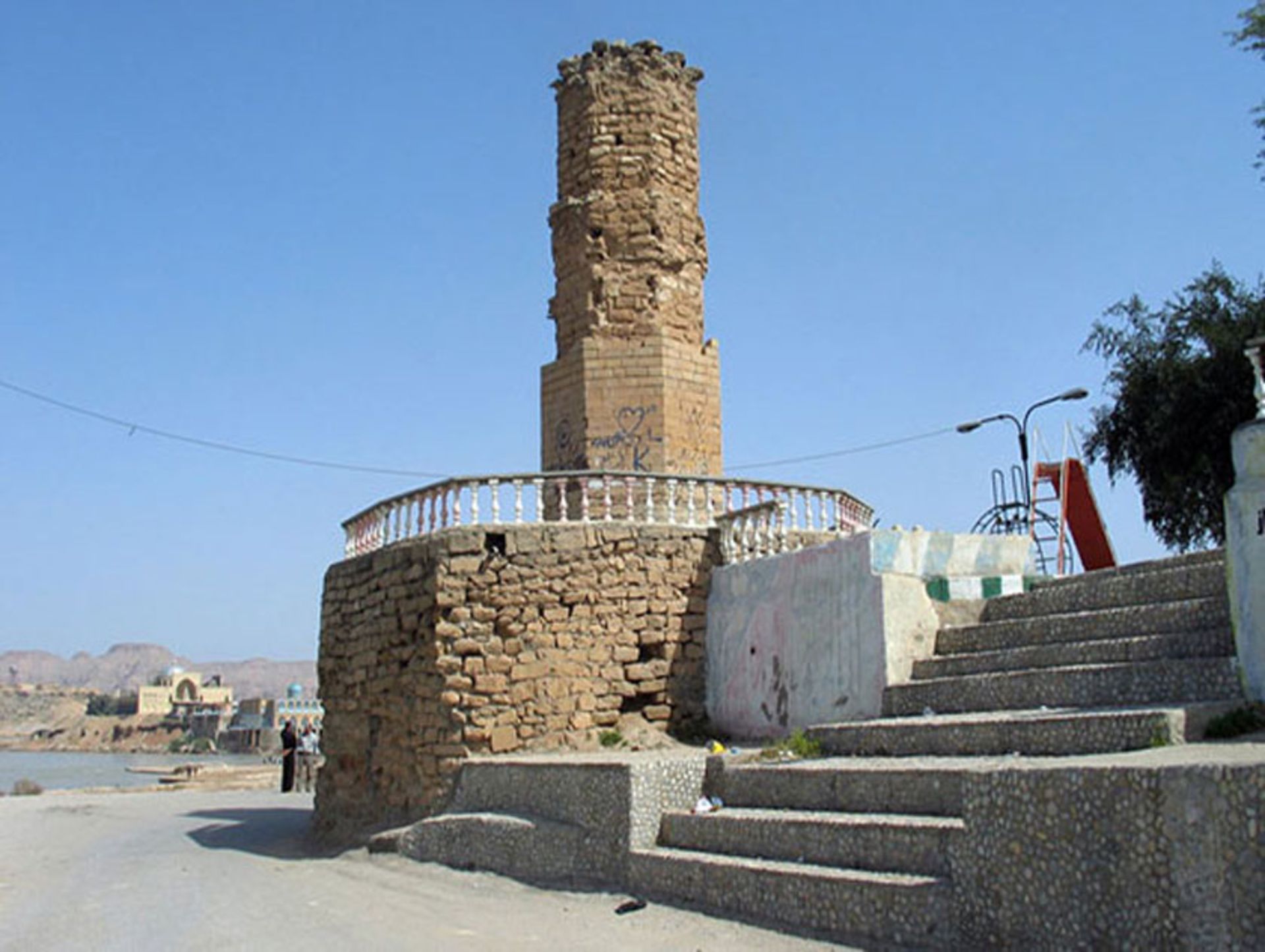 بازدید از برج کلاه فرنگی شوشتر