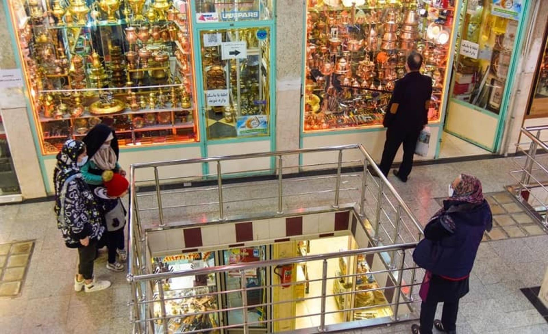 خرید صنایع دستی در پاساژ مروارید زنجان