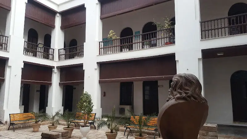 حیاط عمارت امیریه
