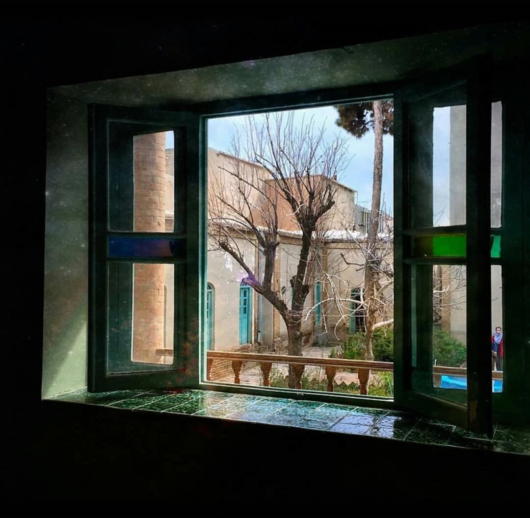پنجره خانه موطمن الاطبا