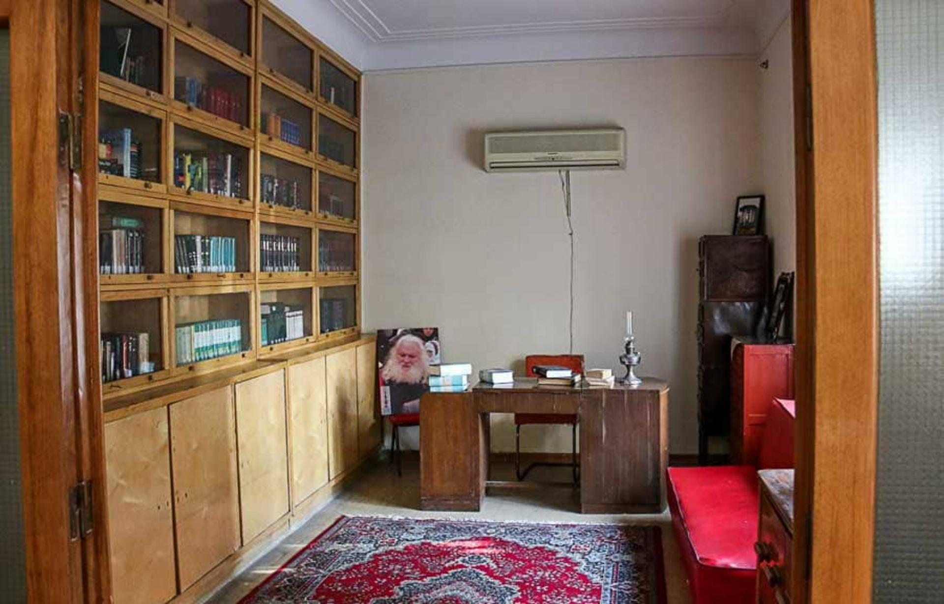 اتاق کار دکتر معین 