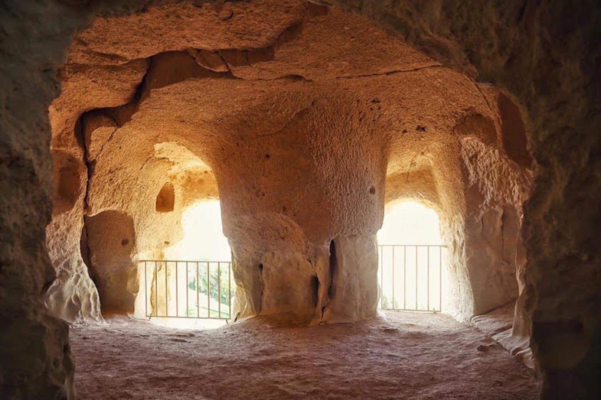 معماری رازآلود غار خربس