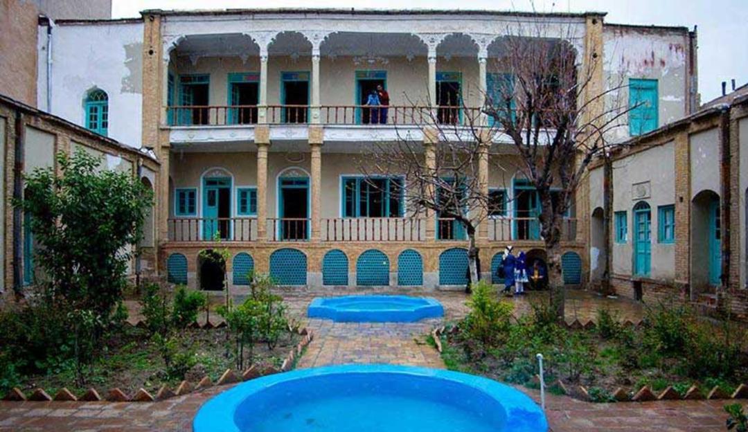 خانه موتمن الاطبا
