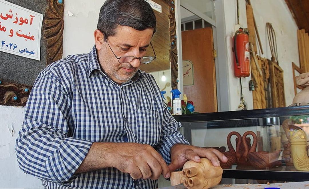 کنده‌کاری روی چوب