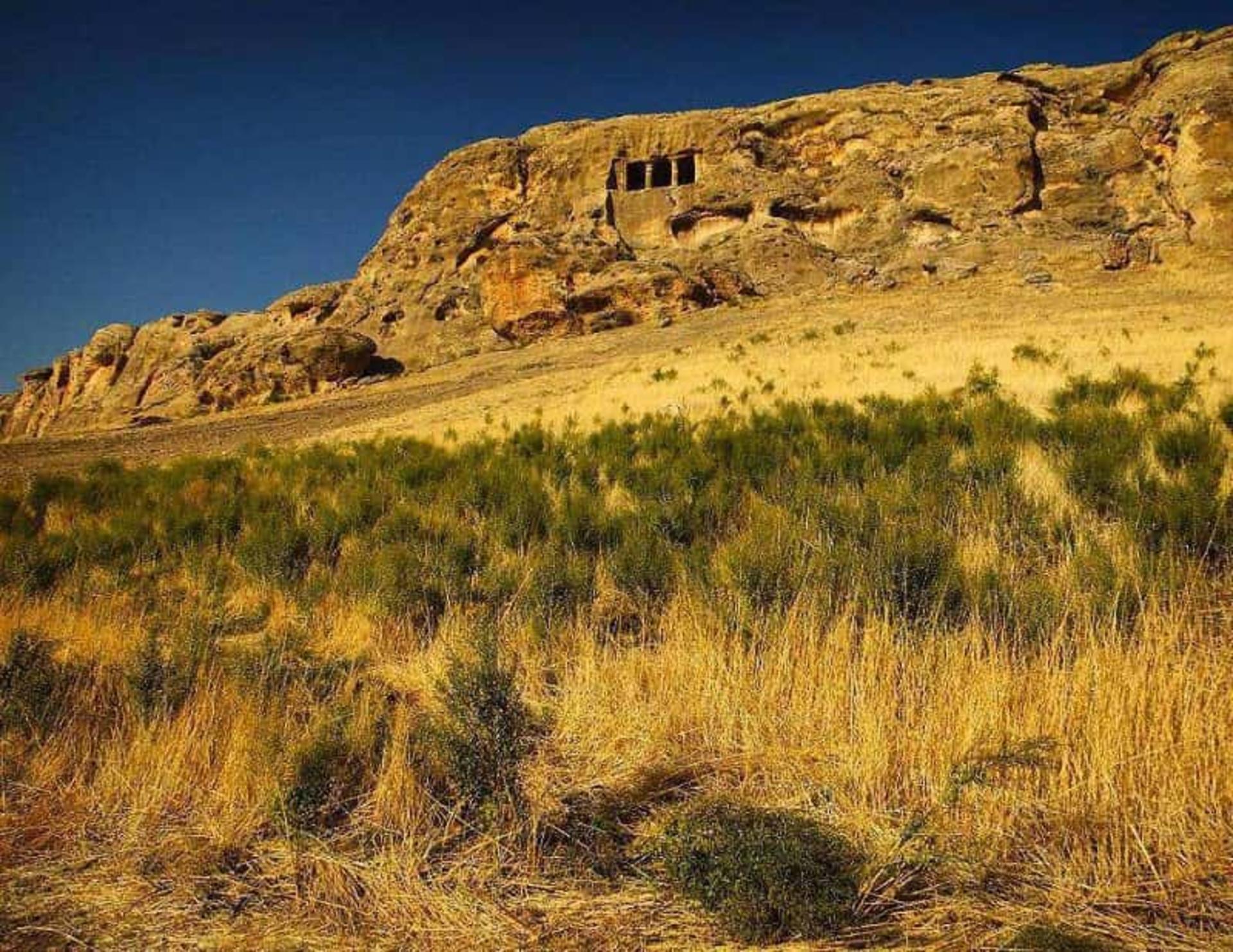 گور دخمه فخریگاه