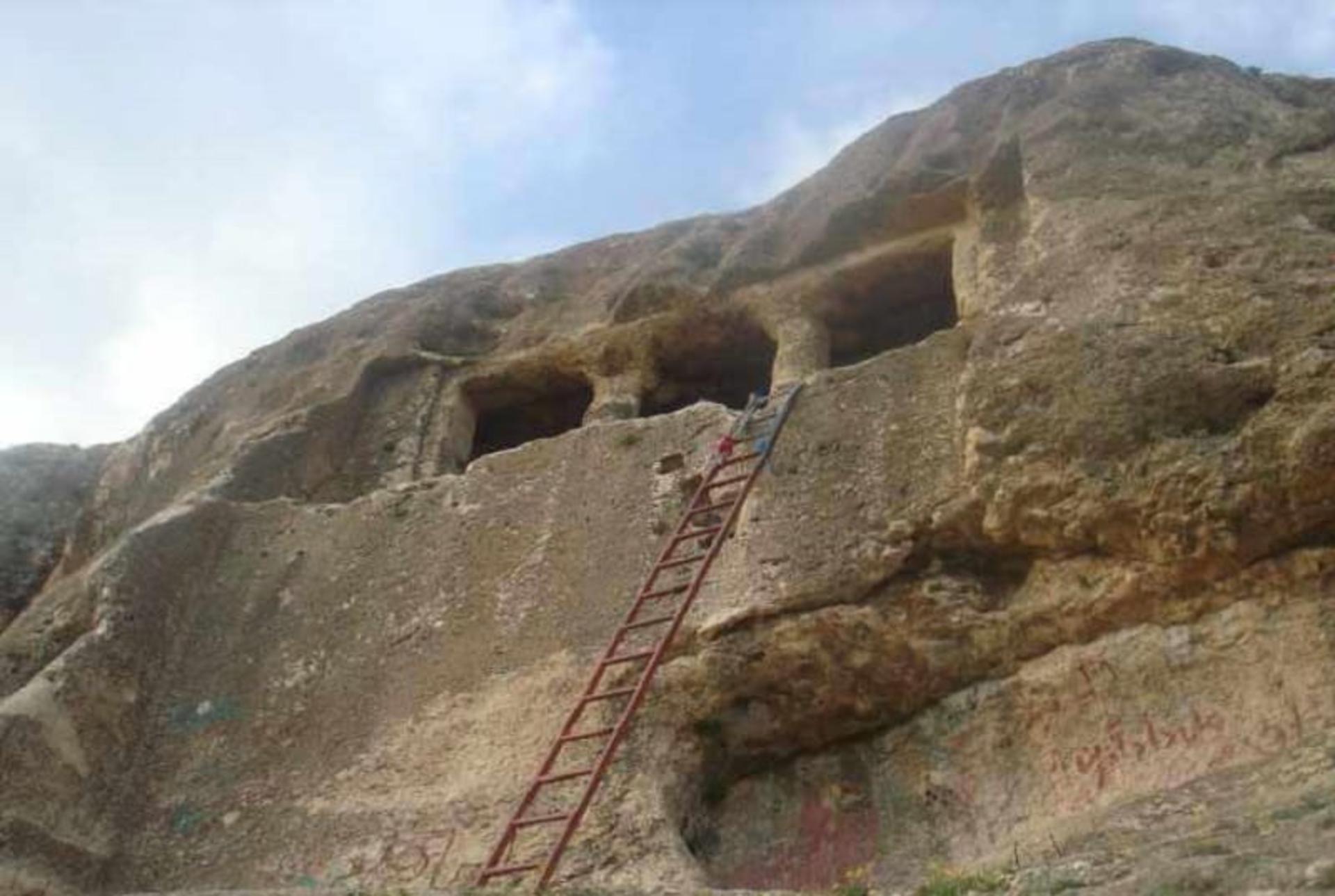 دسترسی به گور دخمه فقره قا