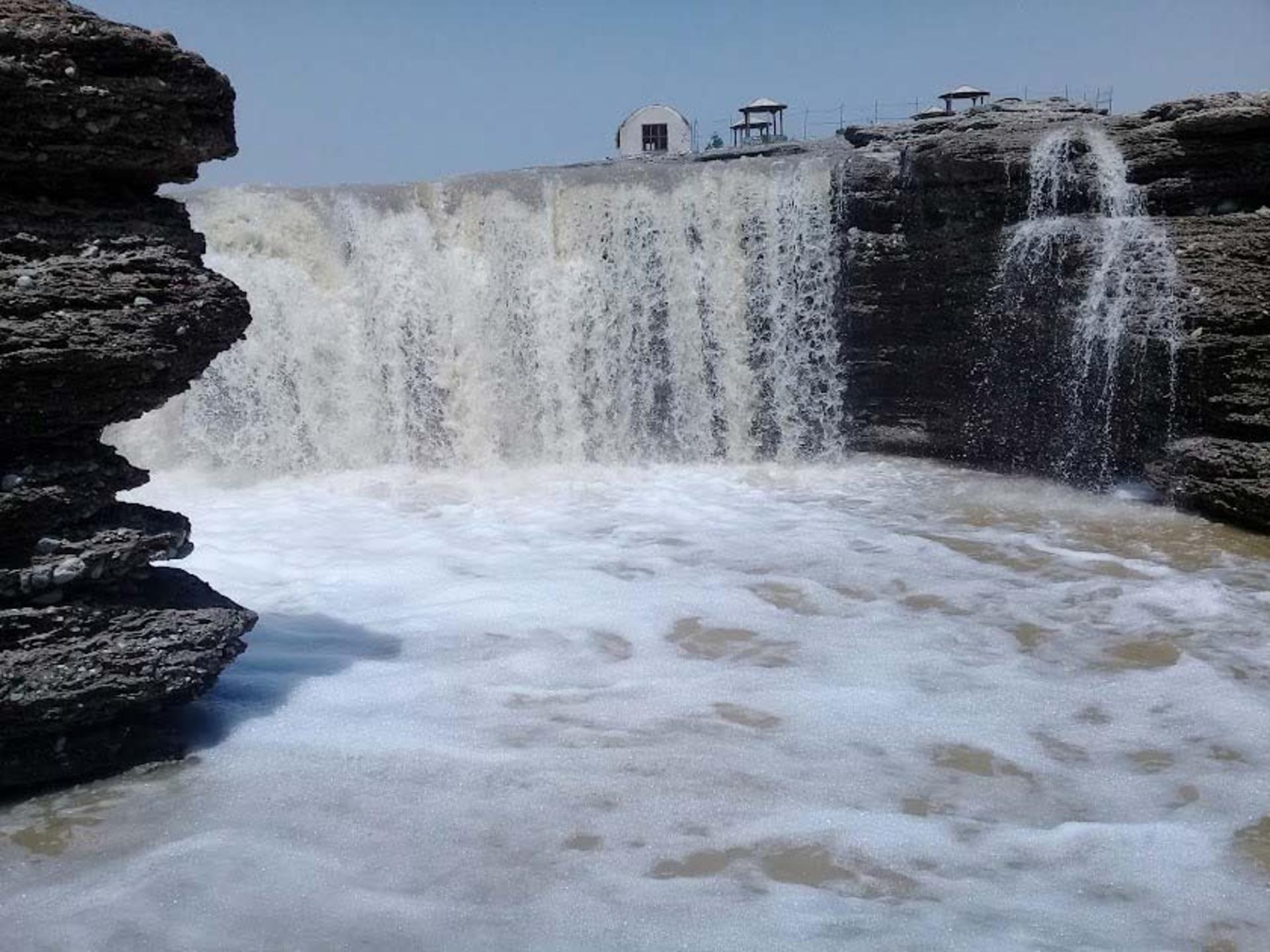 آبشار اسفند