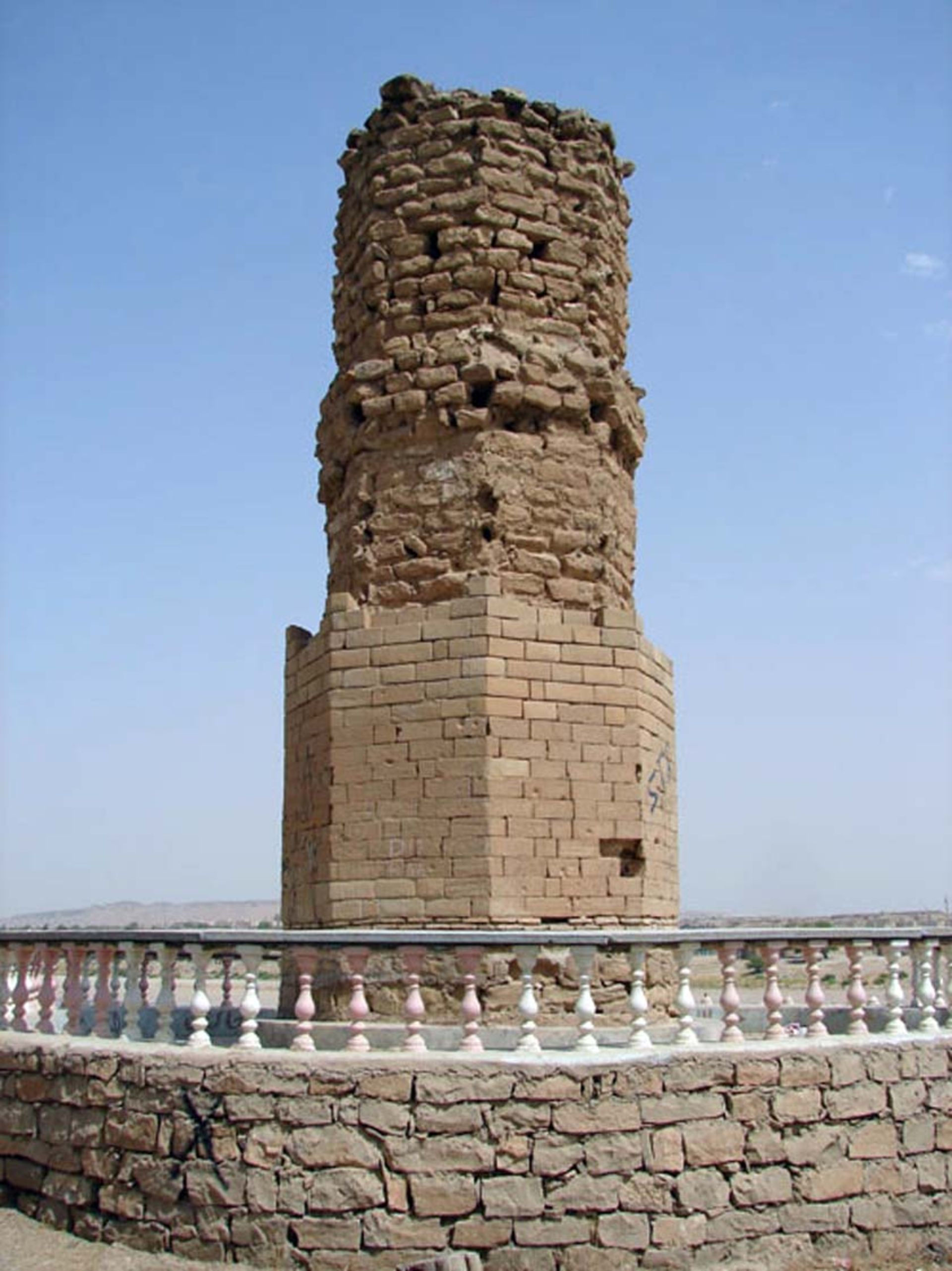 آثار برج کلاه فرنگی شوشتر