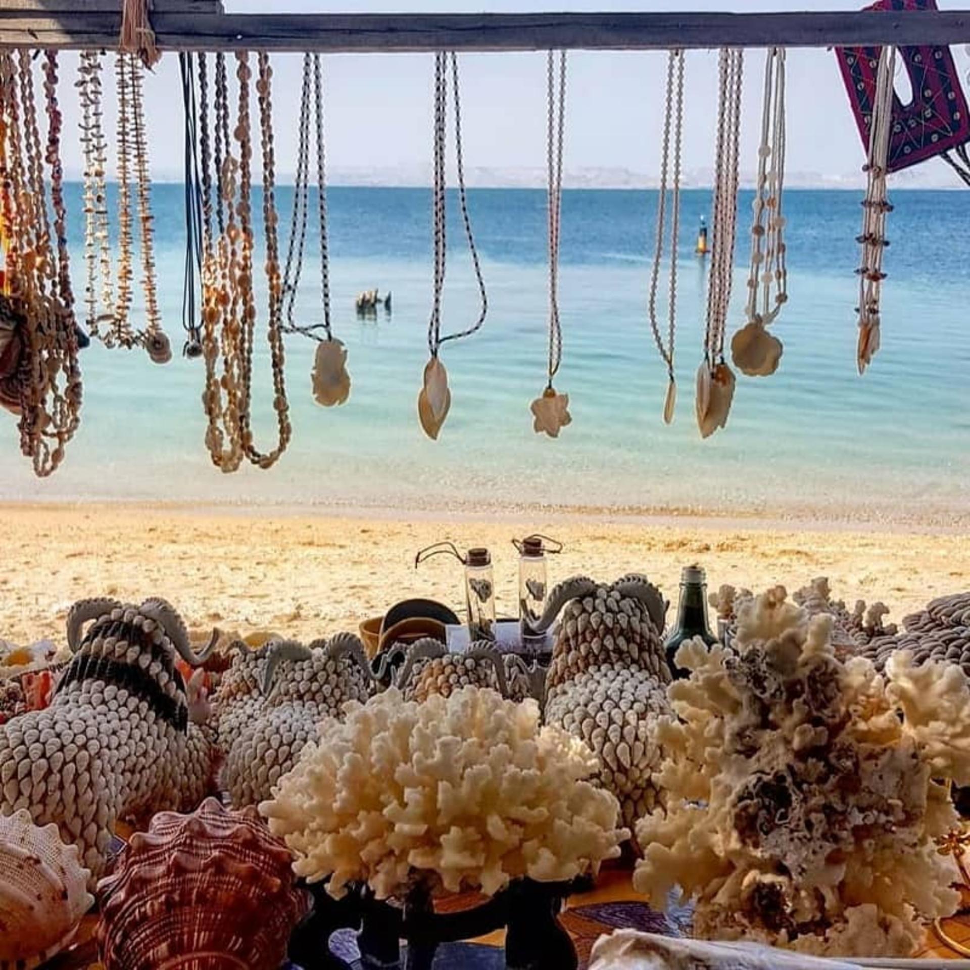 خرید سوغاتی در جزیره هنگام