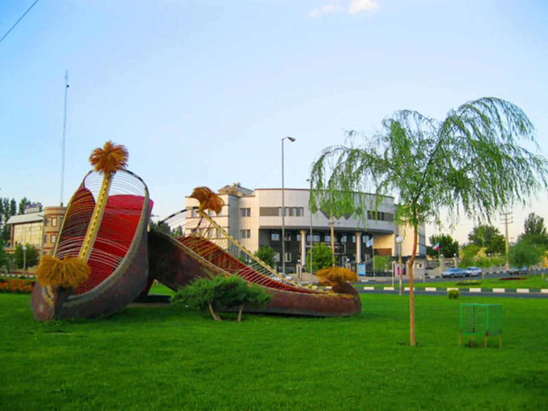 مجسمه چاروق 