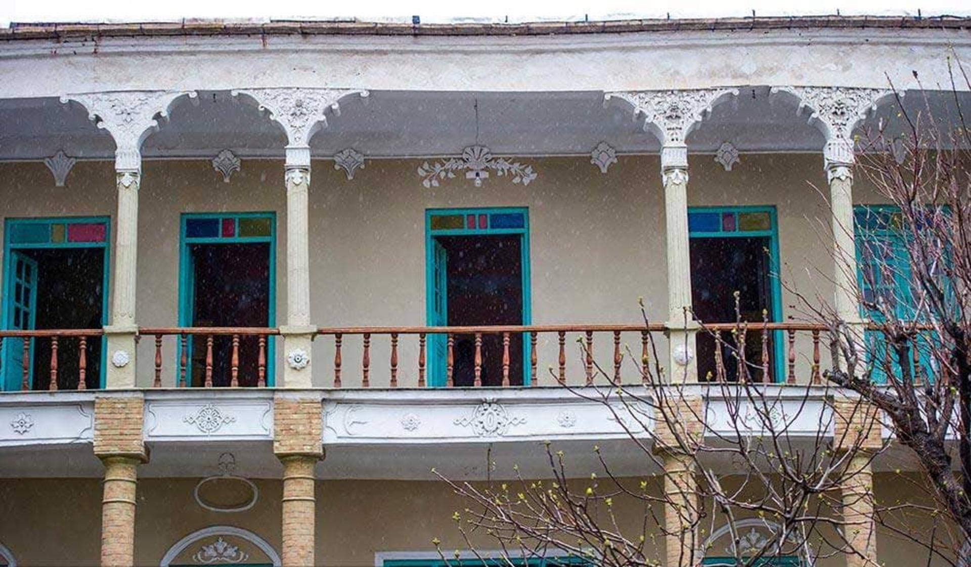 ایوان خانه مؤتمن الاطباء