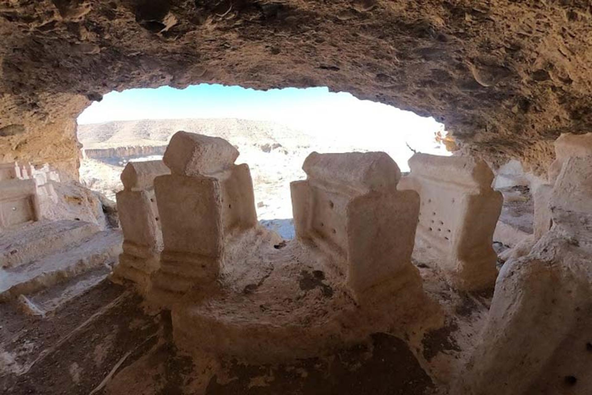 قبور قبرستان هفتاد ملا
