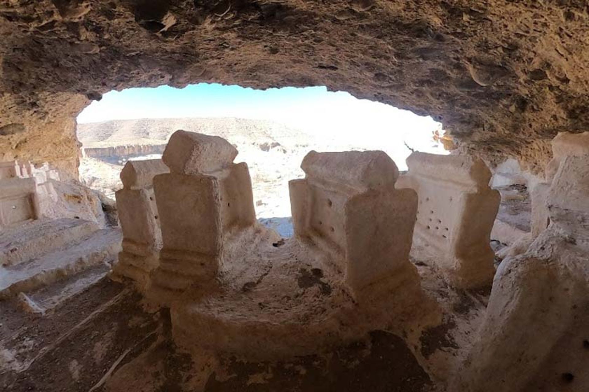 قبور قبرستان هفتاد ملا