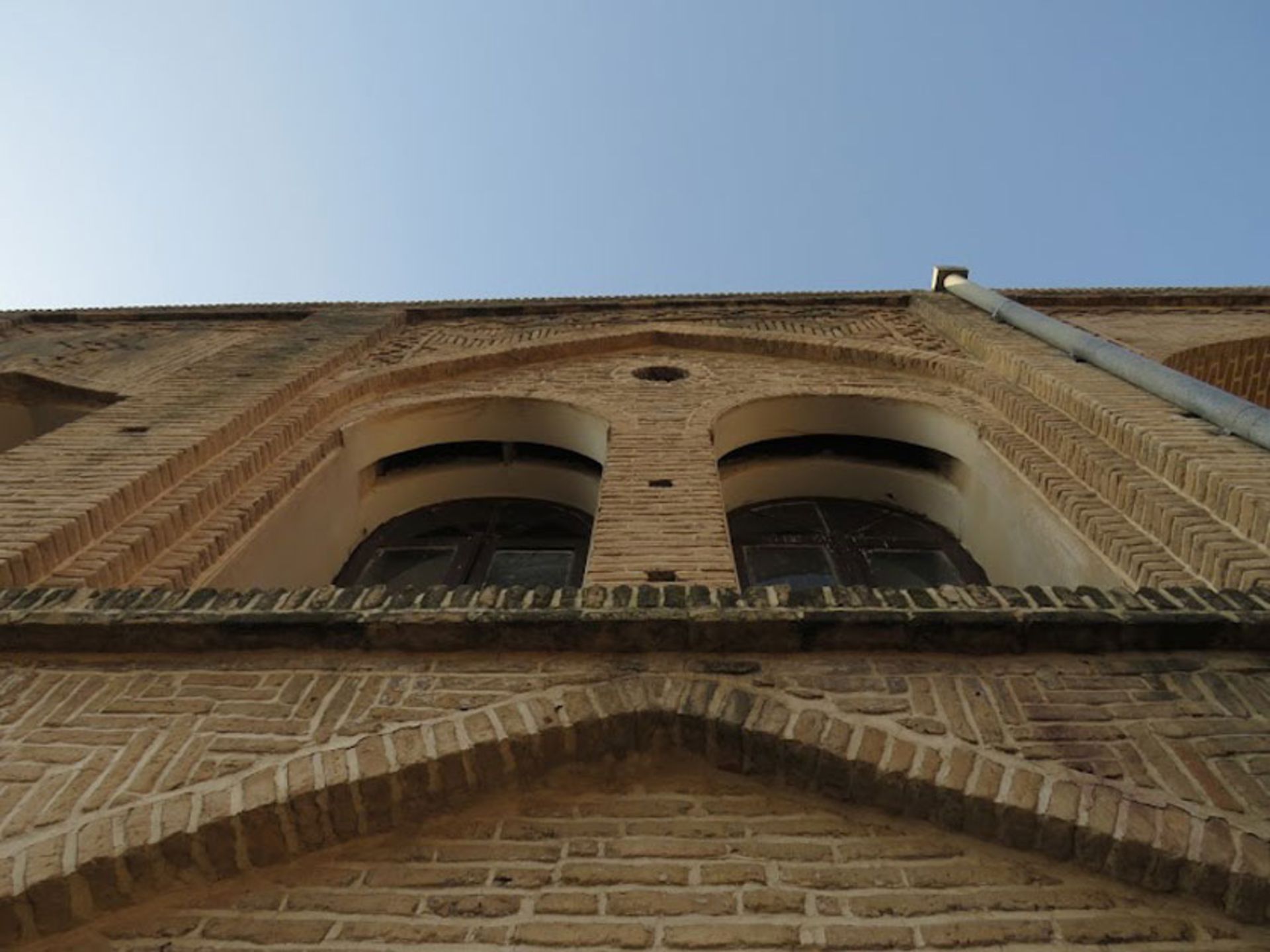 معماری بنای آجری خانه تیزنو