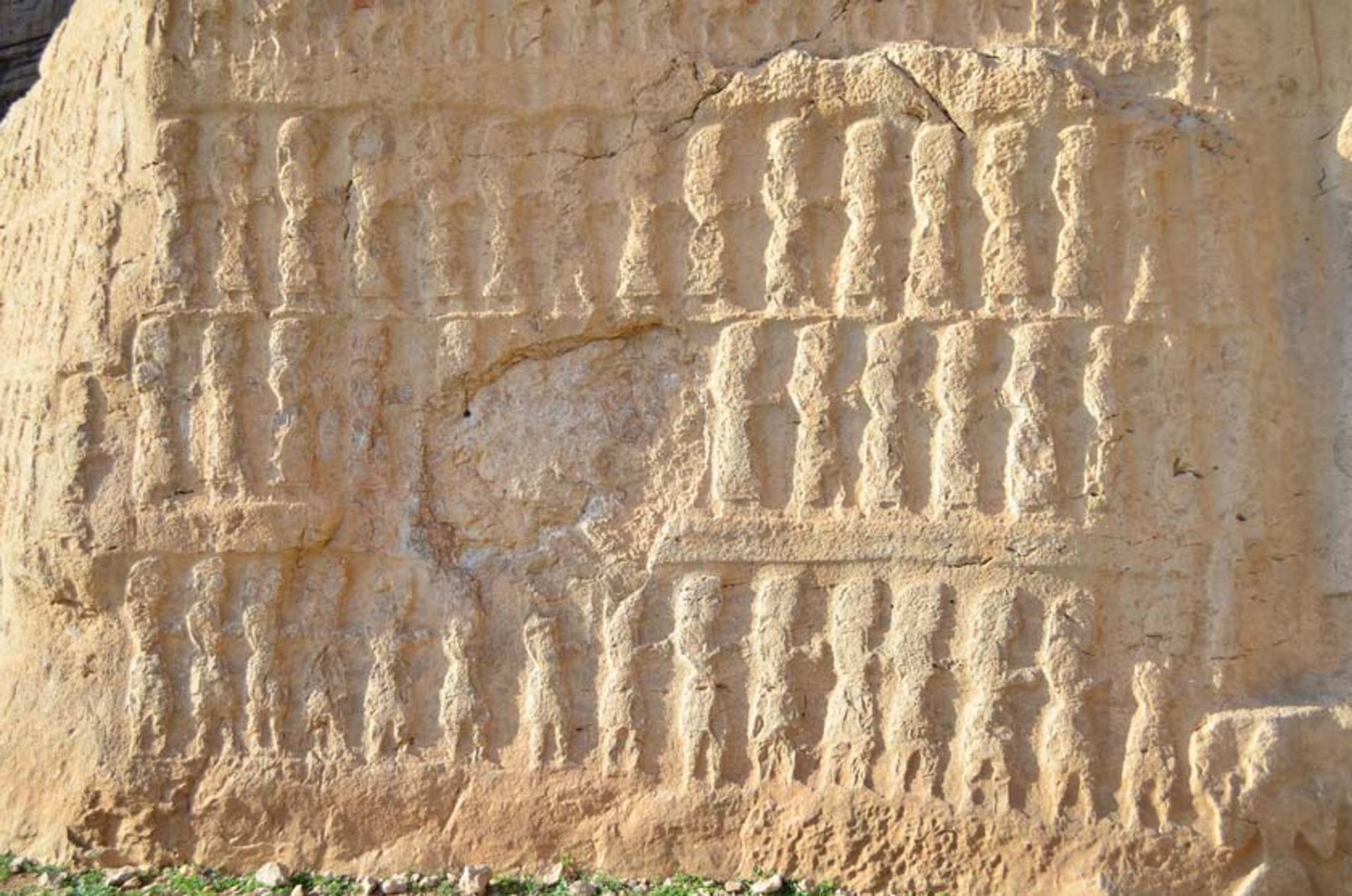 آثار تاریخی و باستانی در سنگ‌‌نگاره‌های کول‌ فرح