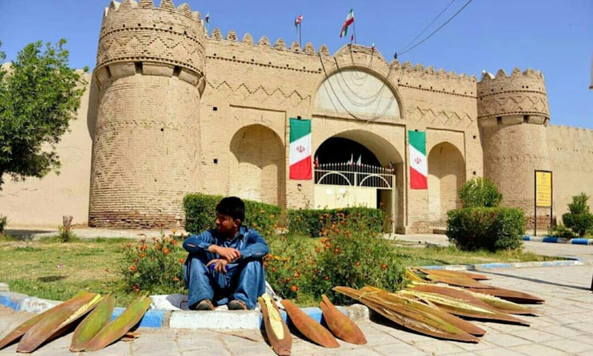 ورودی قلعه ناصری ایرانشهر