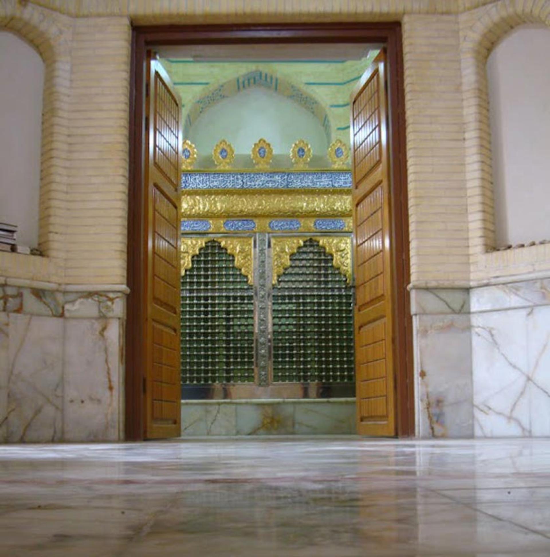 ضریح مقبره دعبل خزاعی
