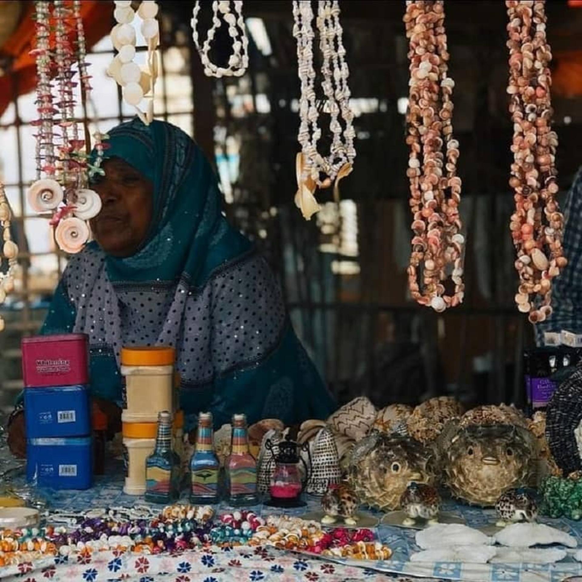 فروش صنایع دستی هنگام
