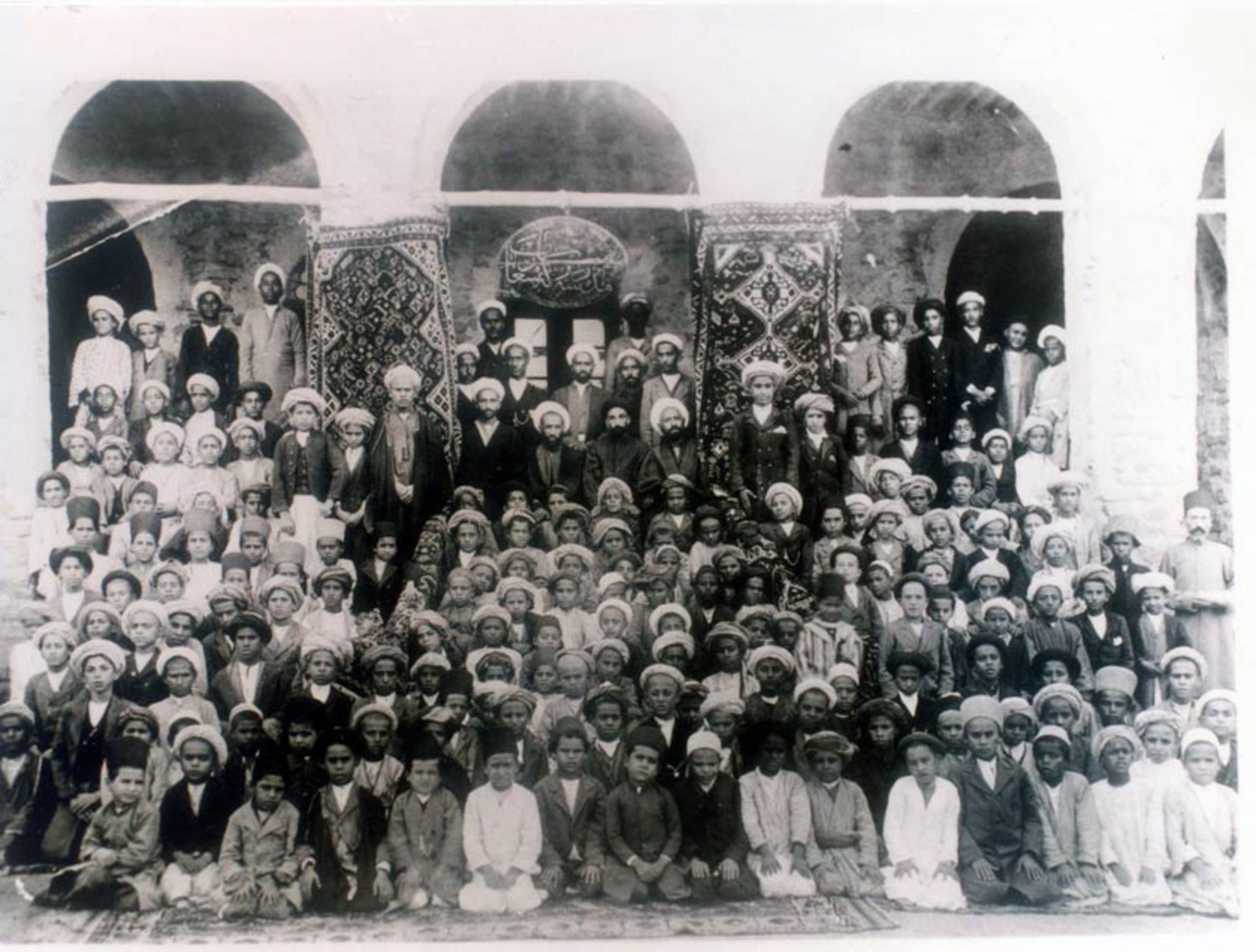 عکس دانش‌اموختگان مدرسه سعادت بوشهر