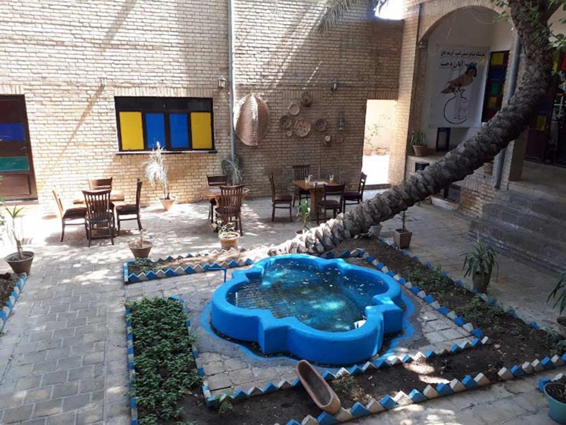 حوض و حیاط خانه ماپار