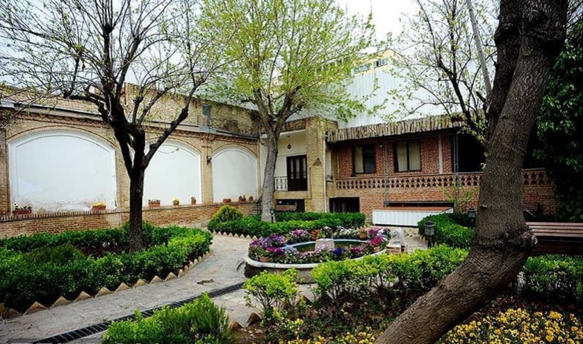 نمای دیگری از خانه مهربان